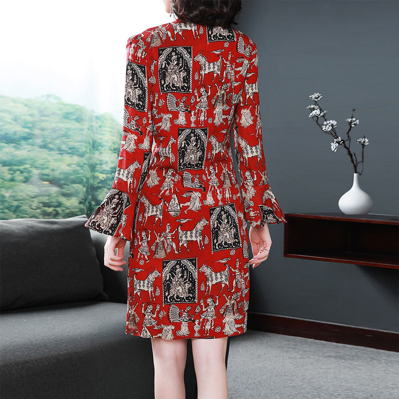 无意间遇见:昨天提前上新的秋裙，竟比旗袍还迷人，简直谁穿谁美