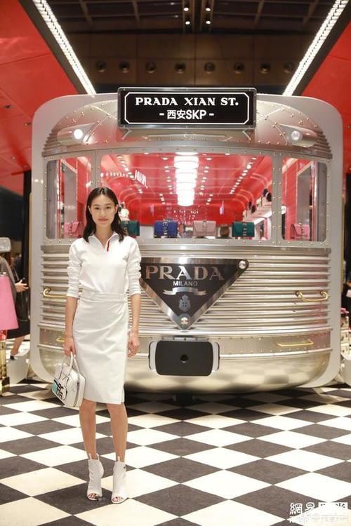 18 岁进模特界，二婚仍征服浪子陈冠希，凭啥？