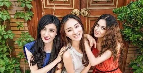  [起床]中国“最晚起床”的城市，早上11点天才亮，大街上到处是美女