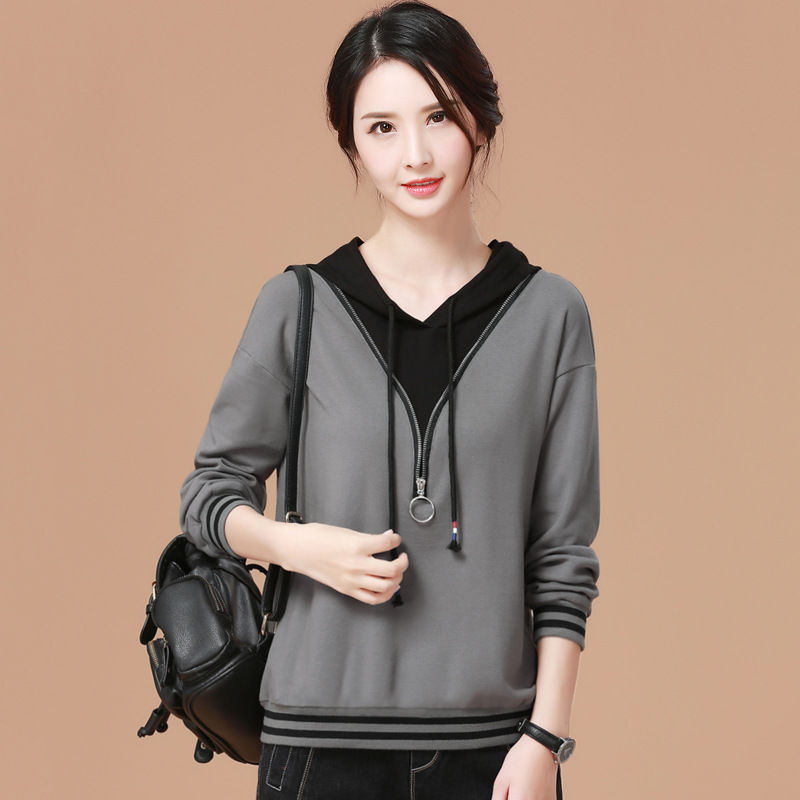 是跟真丝裙说拜拜时候了，今秋流行卫衣+短裤，走上街回头率爆表