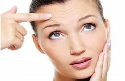 脸上经常起闭口痘痘怎么办？学会这些护肤方法，轻松避免肌肤长痘