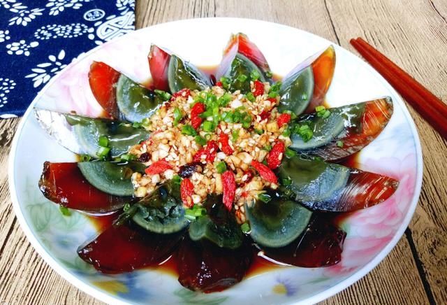  皮蛋：凉拌皮蛋怎么拌？关键在料汁，教你秘制姜汁酱