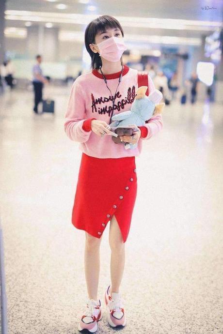 王子文的发型已经够丑了，下眼线还这么另类，网友：来搞笑的吧！