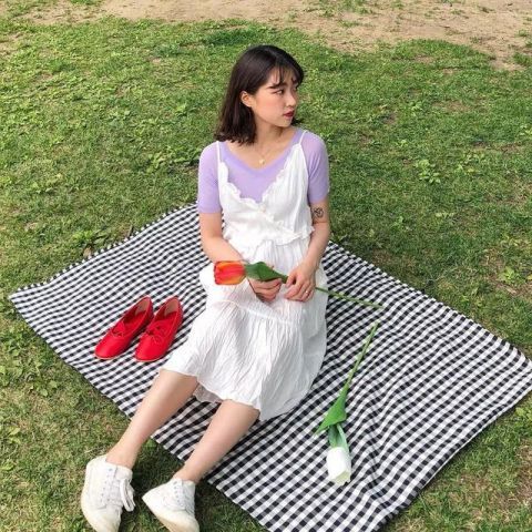  叠穿在一起@吊带裙的多种搭配技巧，照着这几款去穿，让你拥有女性魅力