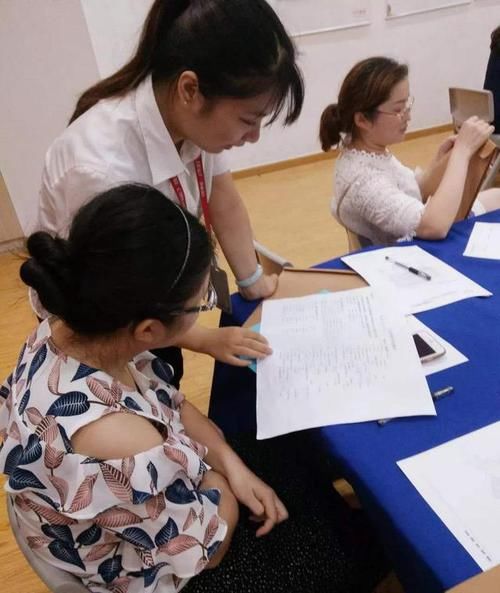 过节争相给老师送礼?中国家长已陷囚徒困境