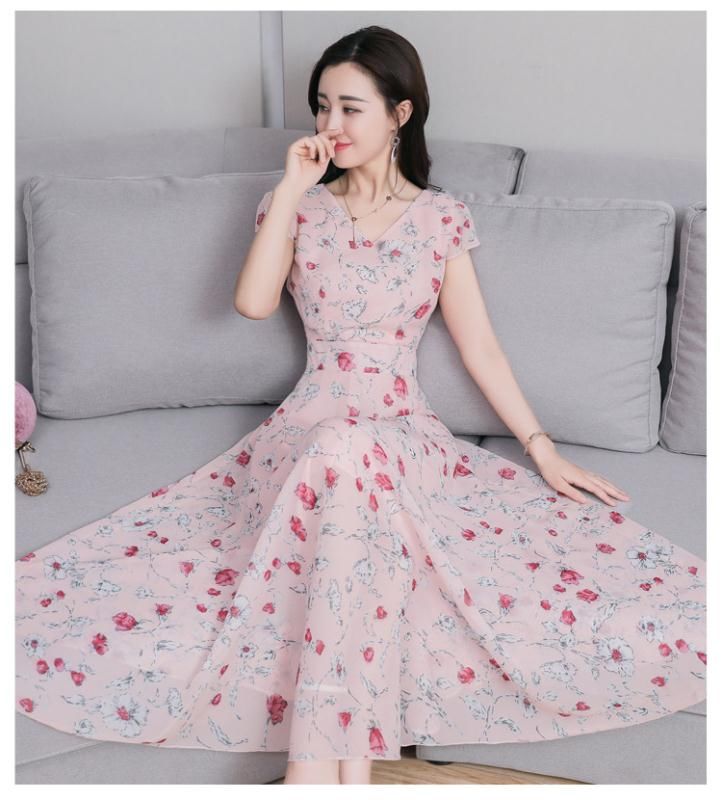 难怪老婆打底裤都扔掉，穿这今年主流这样的裙子，令男人神魂颠倒