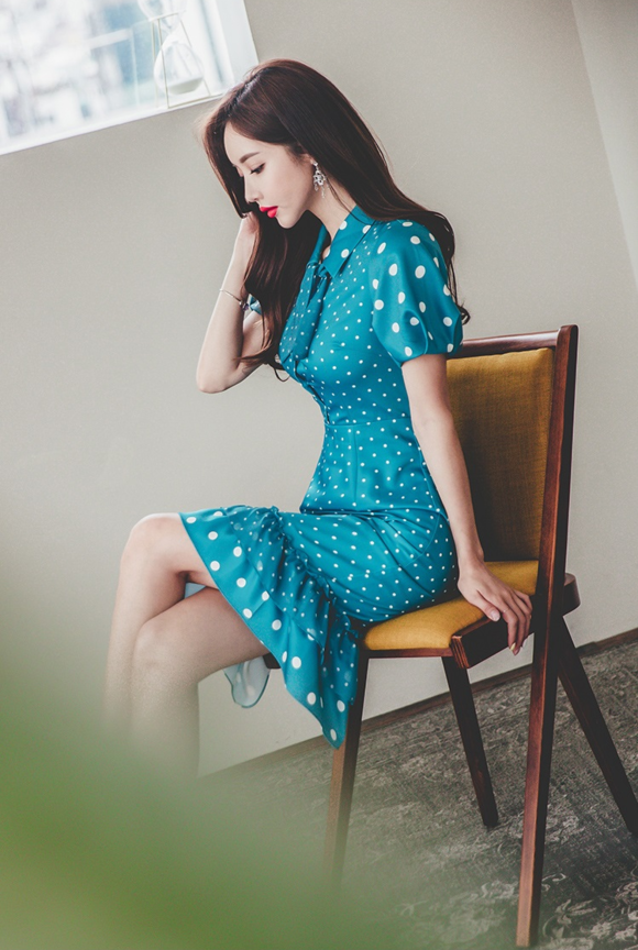 女神孙允珠，琉璃湖泊藻蓝斑点花褶鱼尾裙