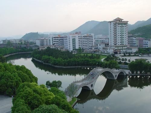 不能混淆 去年还是二本、今年刚升一本的大学