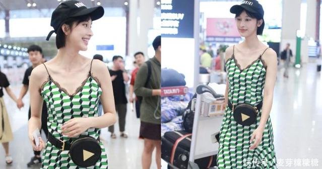 张俪豁出去了，肚脐眼儿镶钻也就算了，这裤子“裂”的也够个性