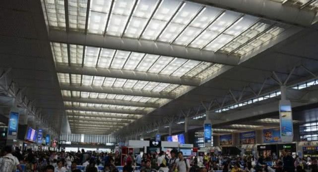 中国“含金量”最高的高铁，高峰期就像公交车，五分钟就有一趟！