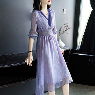 老婆可不是一般会打扮，这高级“欧货裙”穿上身，美得路人都羡慕