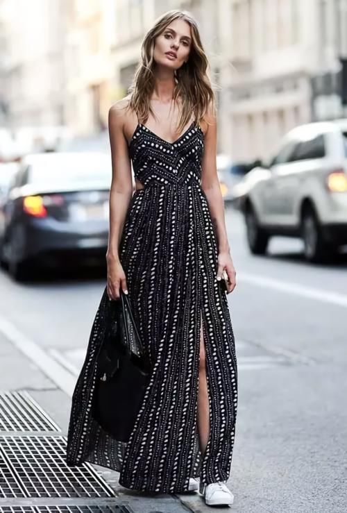  【傻傻】穿裙子别再傻傻配高跟鞋了，现在流行这样搭，今年最chic造型