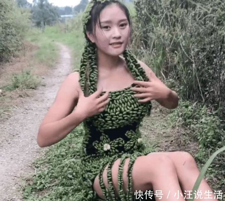 农村美女响应环保，用苍耳做了一身裙子，洗澡的时候却尴尬了！