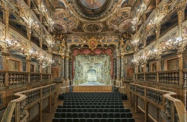  『中世纪』60几岁的古城堡之途为什么能一直维持“青春年少”？