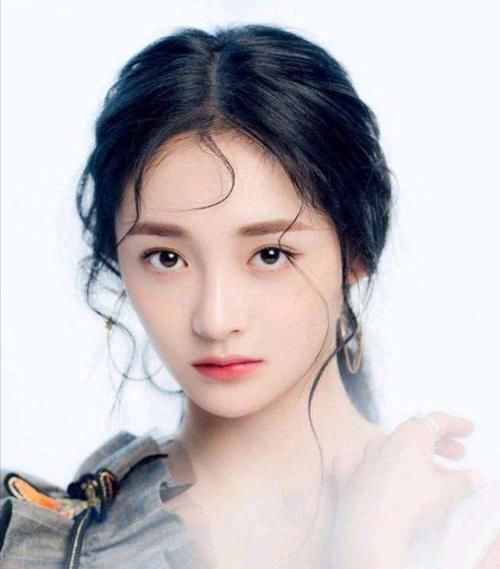 好看的女生:女生脸上有这“3条线”,一般颜值都很高,同时中2个的人真的少