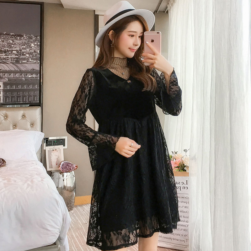 快看看这些女人,穿个小黑裙,妩媚美丽的像个小妖精,十分迷人