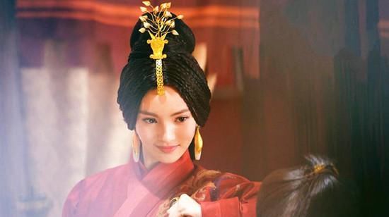 盆栽■女星头顶像盆栽植物的发饰，关晓彤、张馨予被造型设计坑，郑爽让人心痛！