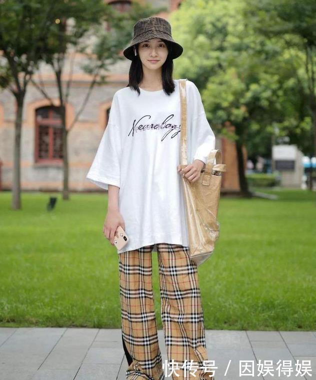 种裤子@“拖地裤”太潮了,以至于我一口气买了7条