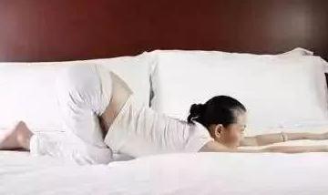 睡前趴10分钟，堪比跑步1小时，肚子平了、腰也细了