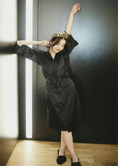 『迪丽』女星睡衣秀：杨幂少女红、宋茜苹果绿、杨紫星空蓝，唯独迪丽热巴最奇葩！