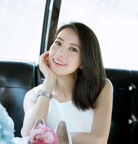 高圆圆的气质短发，简约优雅更显女人味，十足的优雅女神范