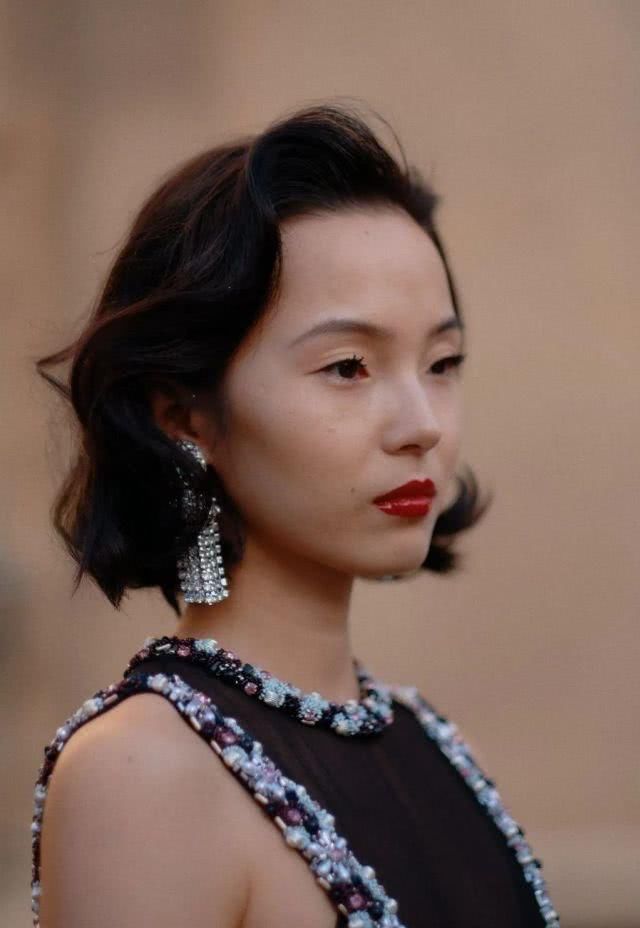  [秀场上]这几款发型，让你变身复古俏女郎