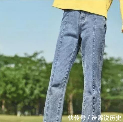 『显瘦』强烈建议卫衣别再搭工装裤了,今年流行新款“酒杯裤”,显瘦!