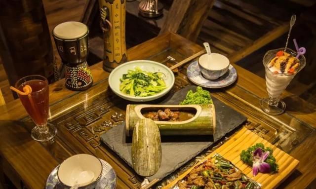 世界上最“奇异”的餐馆,一个在水里,两个在树上