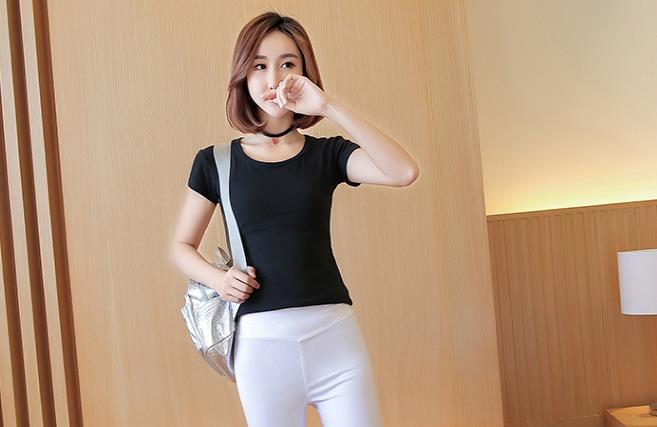 魅力十足的打底裤美女，增添女性魅力，忍不住多看一眼