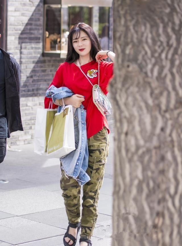  『女生』T恤的9种穿法，最后3种被很多女生所忽略，穿好提气时髦巨显瘦！