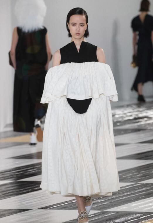  #女装#LOEWE罗意威2020秋冬女装，一场关于游乐的时尚秀