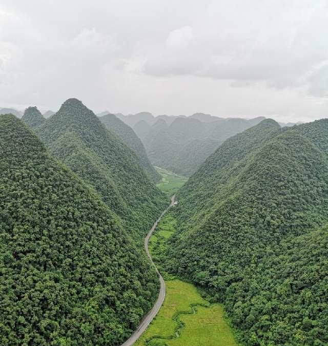 贵州最美的3个小众的旅游景点，一个是竹海，一个是乌蒙大草原