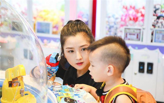 何洁怒斥自媒体 你的良心被狗吃了吗?