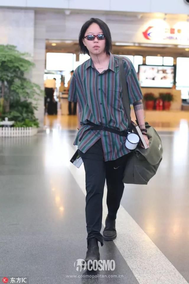 乐活家|为了造型夯，我学窦靖童把水杯挂腰上呦!