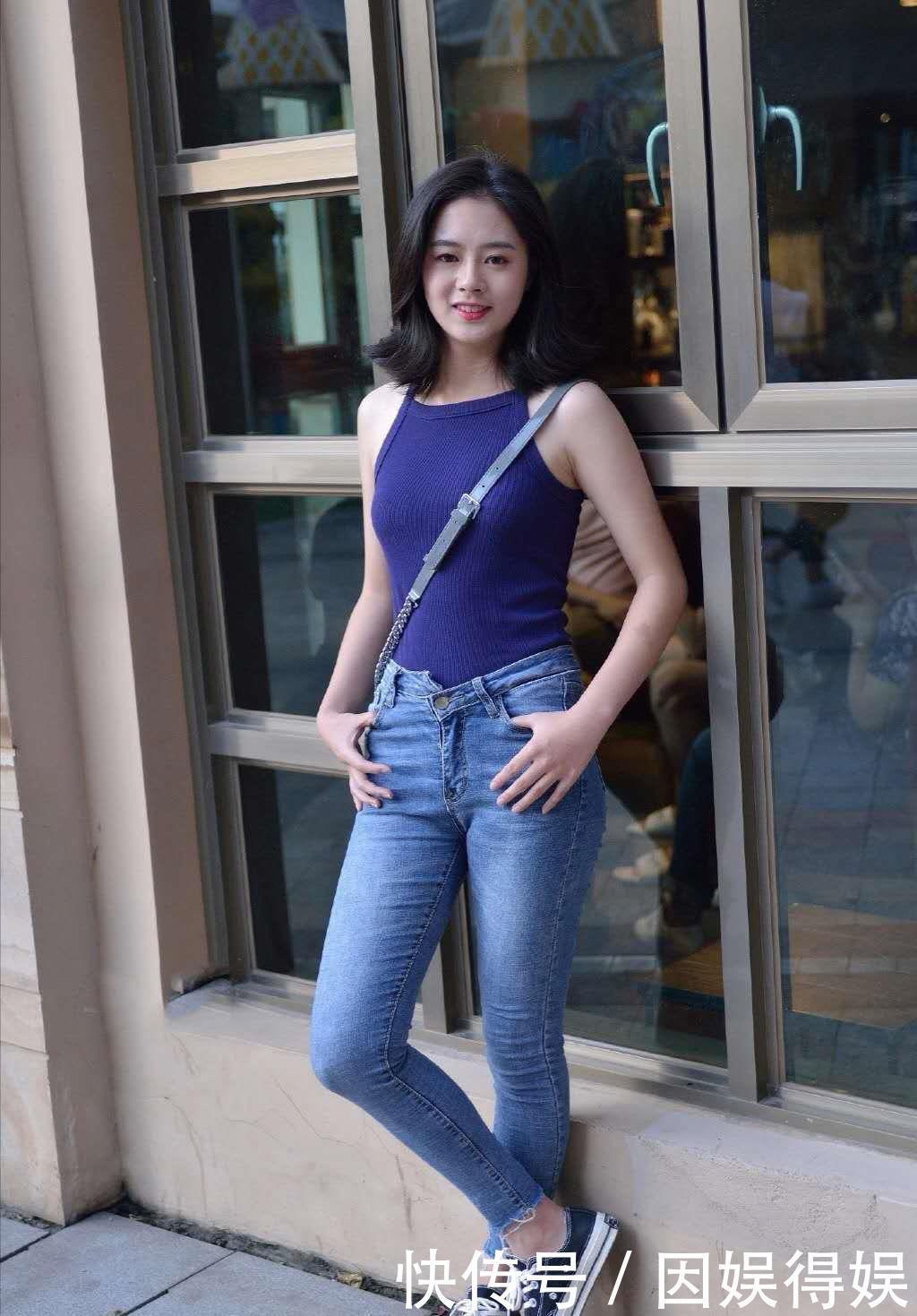  面孔|美女街拍：模特身材天使面孔配上紧身牛仔裤，看得人眼睛都直！