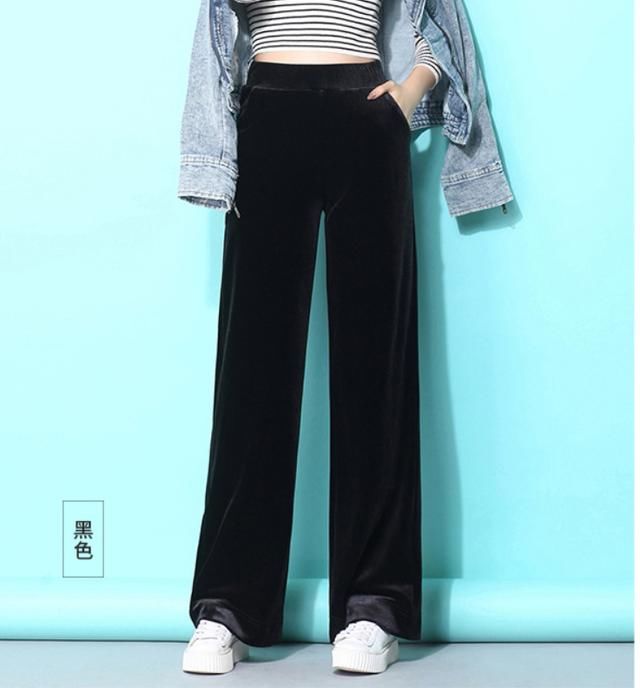 “魏璎珞”吴谨言现身机场，穿直筒牛仔裤，网友：这样搭配好清纯