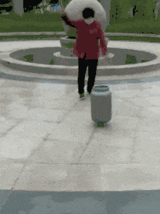 【新手】搞笑gif:一定要避开新手女司机!不管她用什么交通工具!