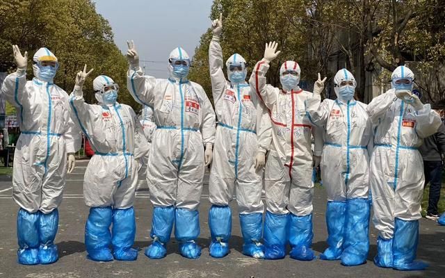 「康复驿站」新冠肺炎康复者:还不知道照顾我的医护人员长什么样子
