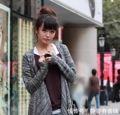 优雅@率性自然的美女穿搭紧身牛仔裤,简约又大气,魅力十足!