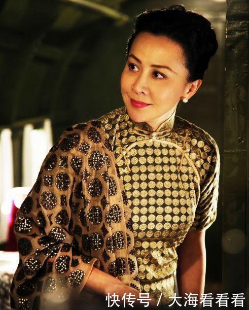 52岁张曼玉穿旗袍一点不显老！赵丽颖、刘亦菲都自叹不如！