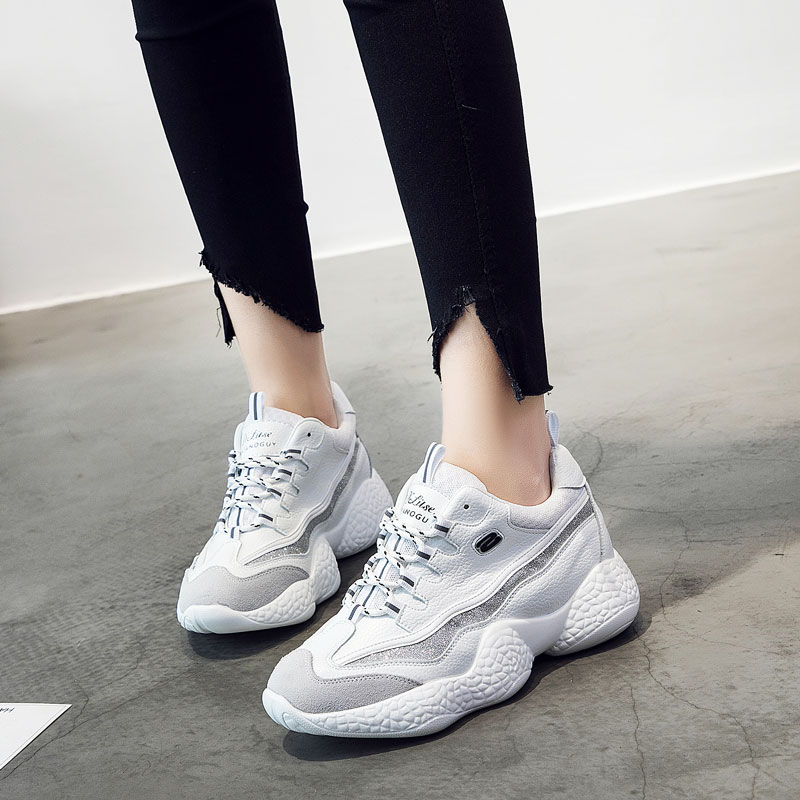 优雅还漂亮的“仙女鞋”，初秋就这样穿，舒适还漂亮