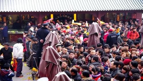 中国最赚钱的一座山，7天时间赚了5亿，游客：没花1000块别想出去