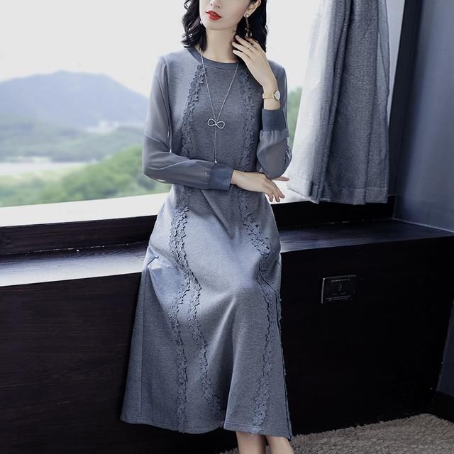 女人到50，秋天别穿风衣！穿这大码秋裙+裸鞋，让你美出新标准