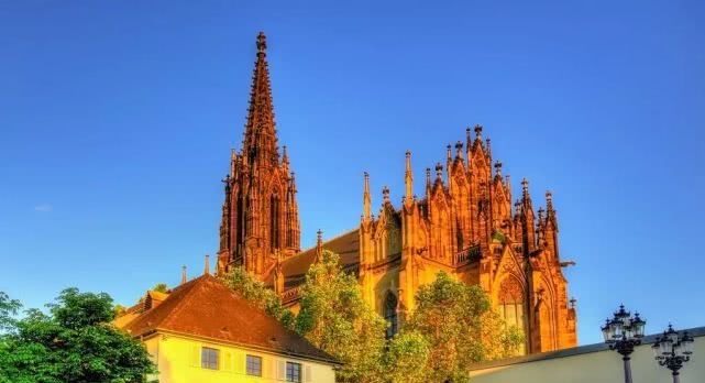 因为太美禁止拍照的国家,7块钱买湖景房,一生一定要去一次