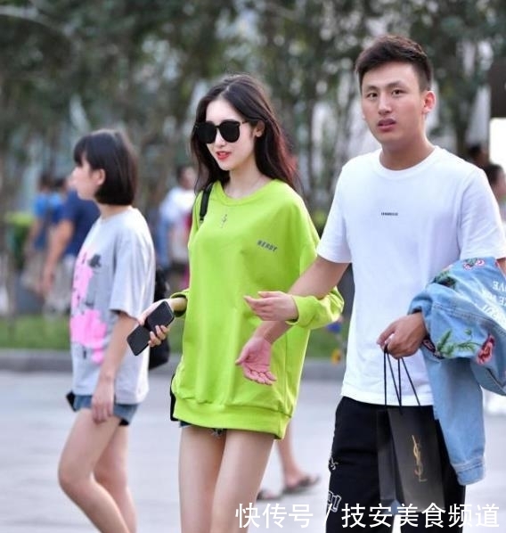 气质■街拍美女:高挑迷人的时尚小姐姐,曼妙穿搭,展现长腿气质!