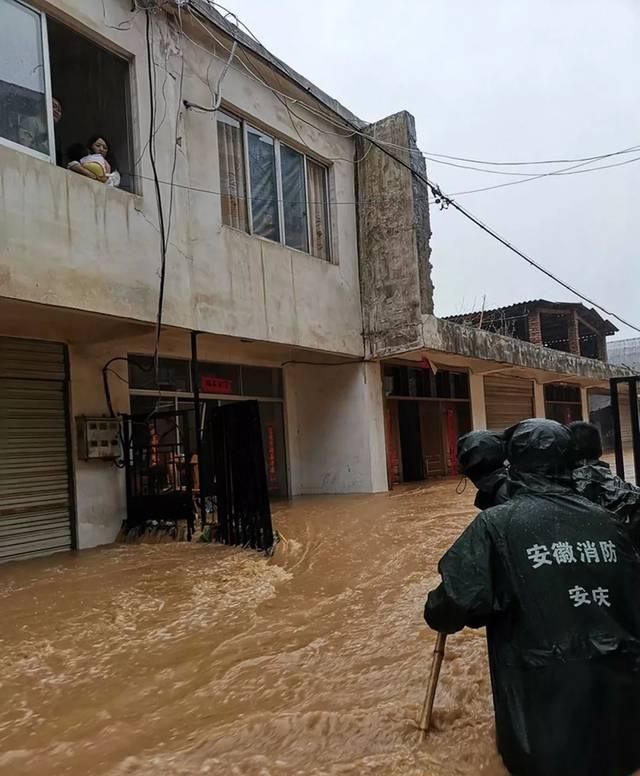 24小时最大降雨量418毫米，安徽多地遭暴雨袭击，60个县市发预警