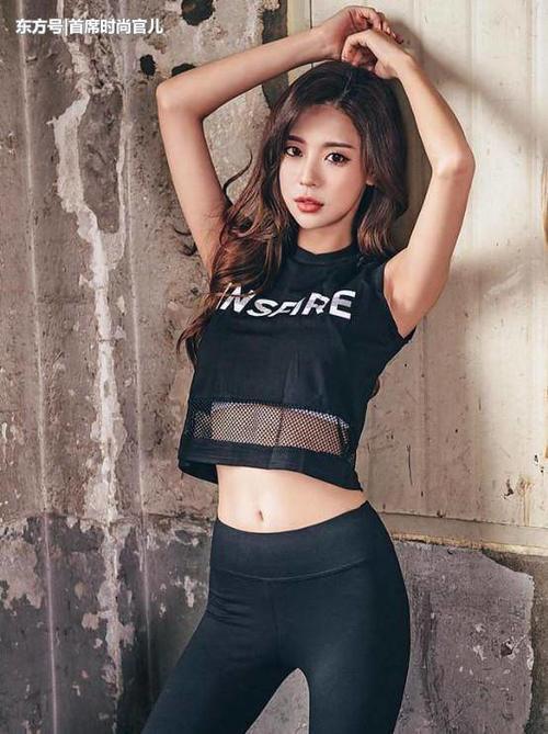 休闲紧身打底裤，勾勒小姐姐完美的身材曲线！