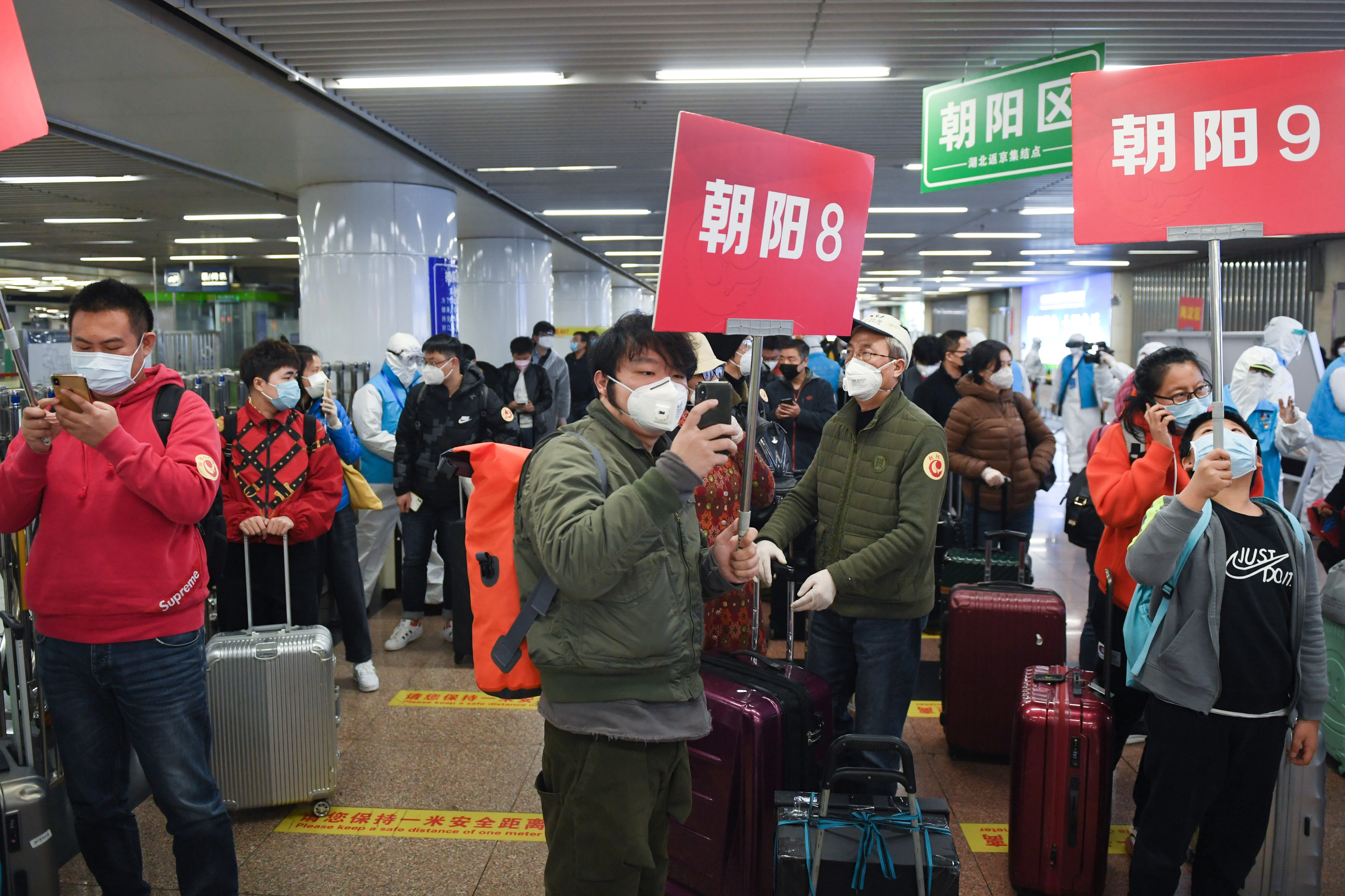  列车驶入：武汉“解封”后首趟返京列车抵达北京西站