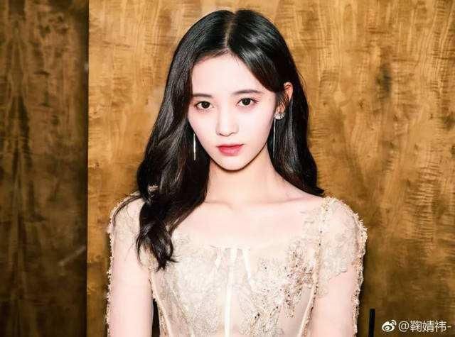 鞠婧祎性感热舞，牛仔太短竟露出黑丝打底裤