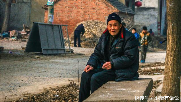 好消息！2019年起，60岁农民不用再外出打工了，国家给你养老！